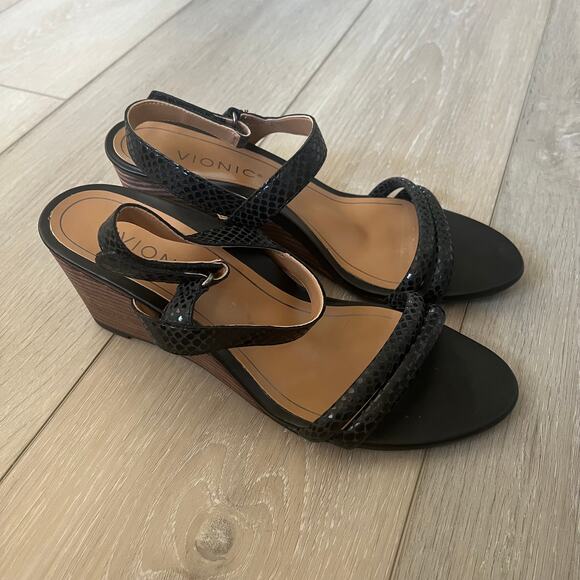 Vionic 'Emmy' Women's 8M Lizard Orthotic Comfort Sandal Black Leather Wedge - Picture 7 of 7